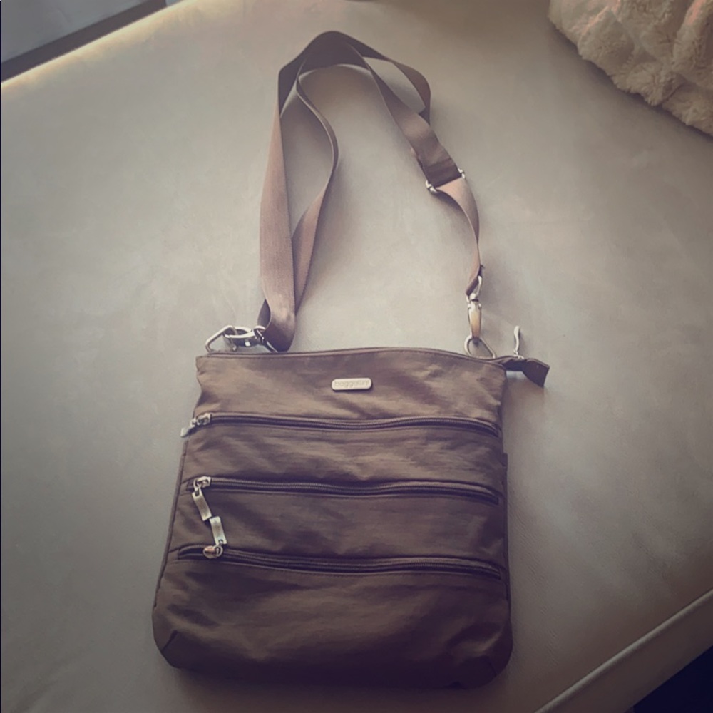 Baggallini crossbody bag